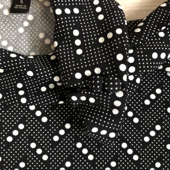 Banana Republic Sleeveless Black & White Top Sz S - Picture 4 of 5